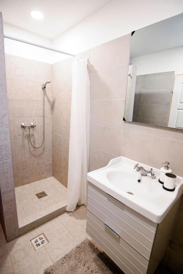 House Of The Golden Horse In Hosszureti Lovas Major Apartment Torokbalint Bagian luar foto