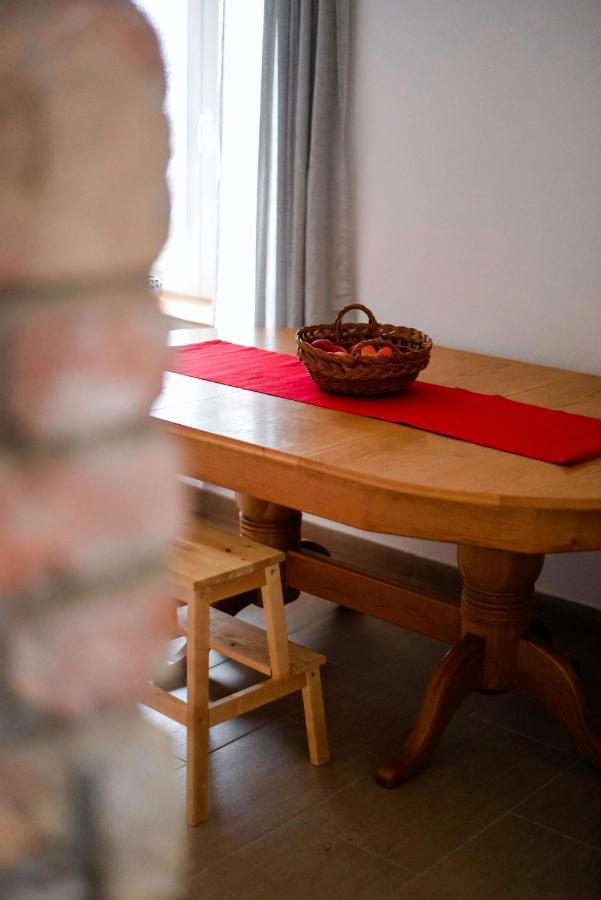 House Of The Golden Horse In Hosszureti Lovas Major Apartment Torokbalint Bagian luar foto