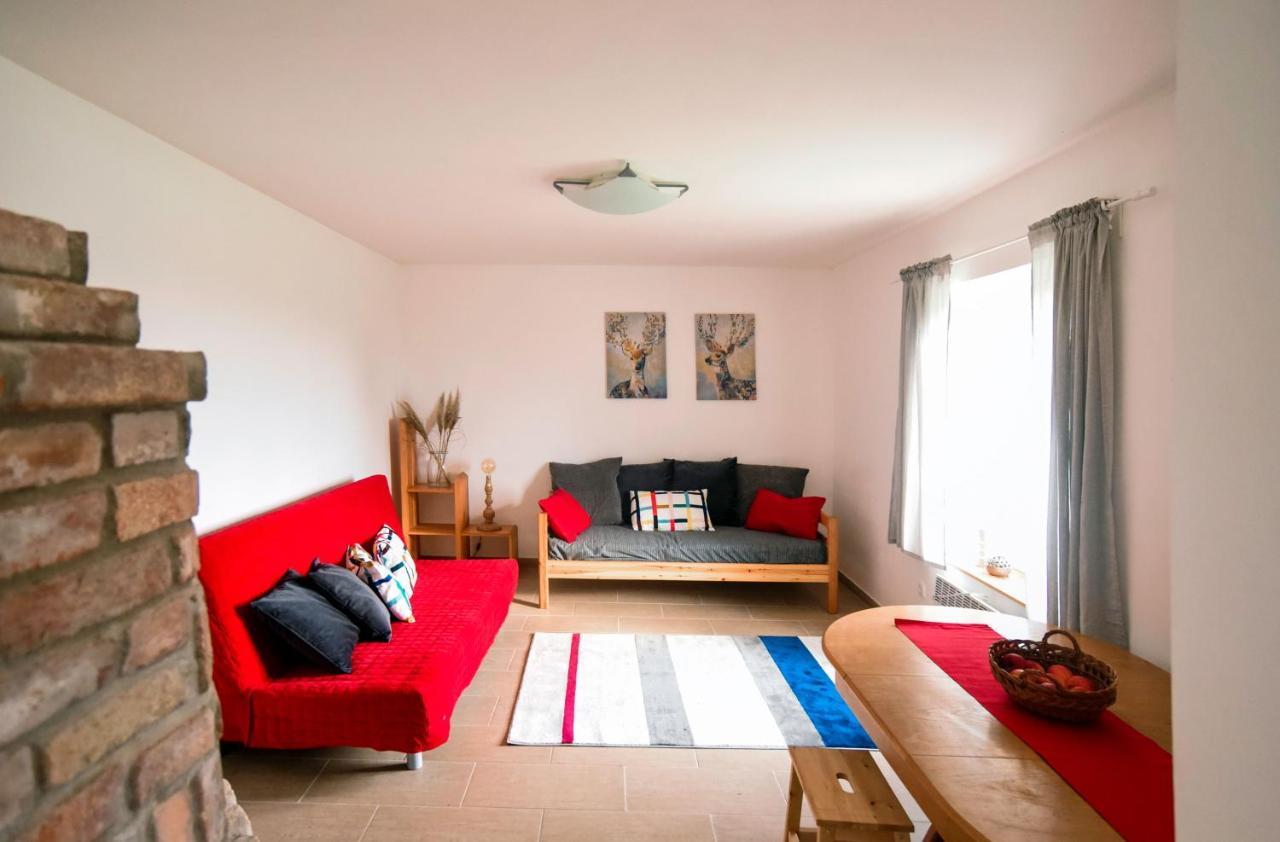 House Of The Golden Horse In Hosszureti Lovas Major Apartment Torokbalint Bagian luar foto