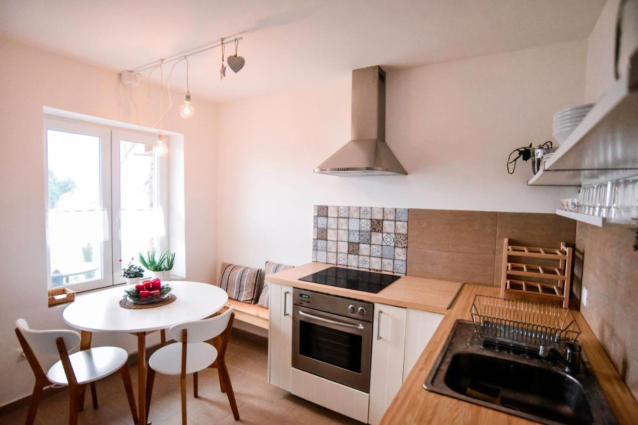 House Of The Golden Horse In Hosszureti Lovas Major Apartment Torokbalint Bagian luar foto