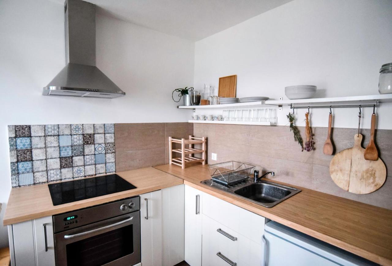 House Of The Golden Horse In Hosszureti Lovas Major Apartment Torokbalint Bagian luar foto