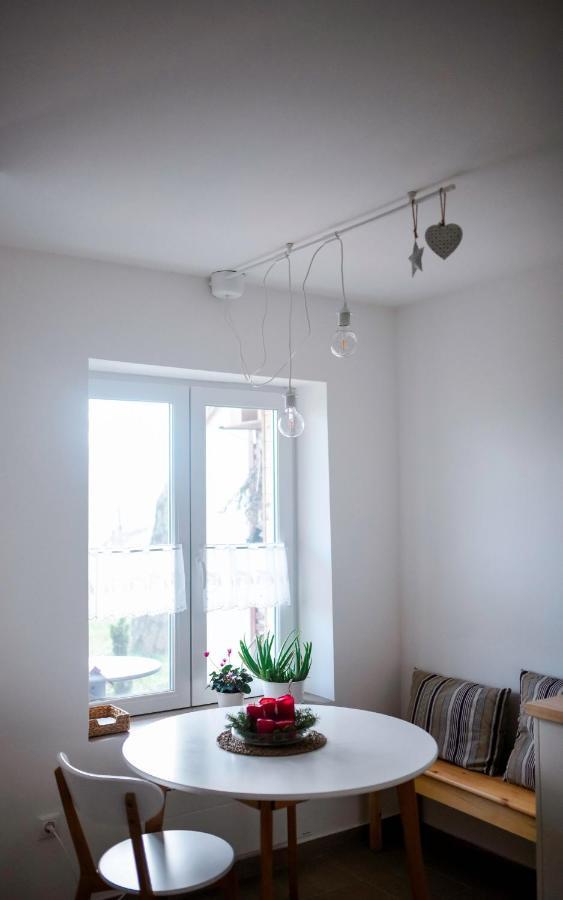 House Of The Golden Horse In Hosszureti Lovas Major Apartment Torokbalint Bagian luar foto