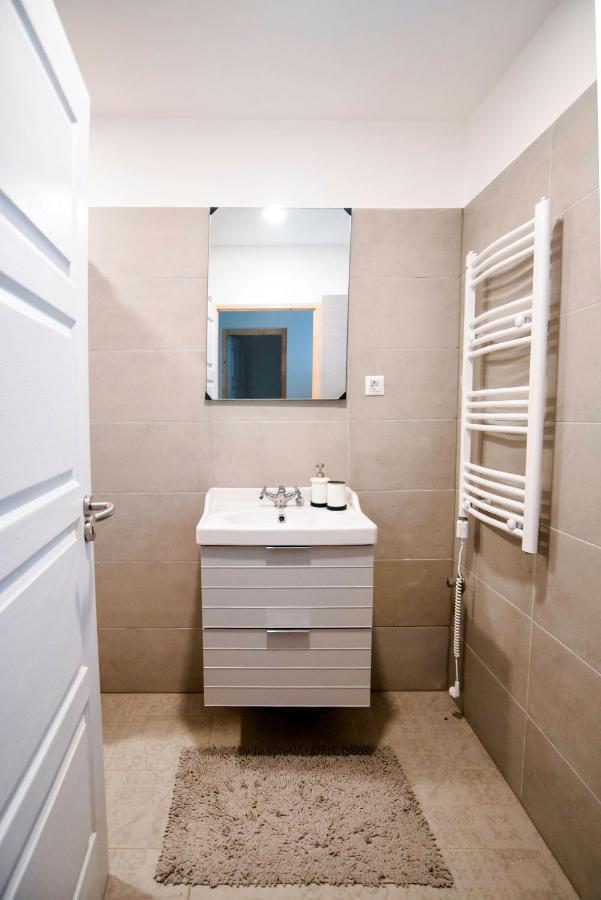 House Of The Golden Horse In Hosszureti Lovas Major Apartment Torokbalint Bagian luar foto