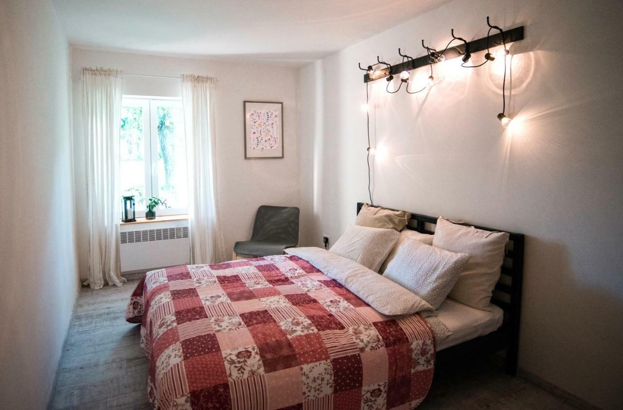 House Of The Golden Horse In Hosszureti Lovas Major Apartment Torokbalint Bagian luar foto