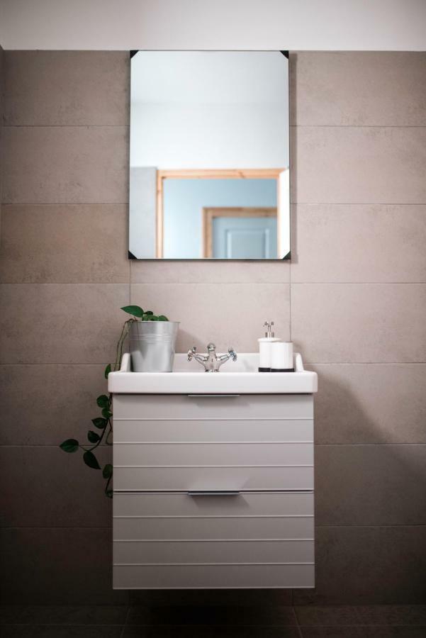 House Of The Golden Horse In Hosszureti Lovas Major Apartment Torokbalint Bagian luar foto