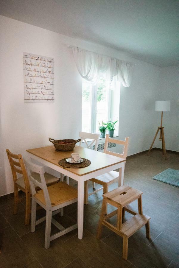 House Of The Golden Horse In Hosszureti Lovas Major Apartment Torokbalint Bagian luar foto